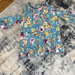 A great cold shoulder blouse for spring and summer.